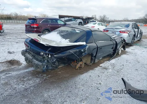 2000 Pontiac Firebird Trans Am z USA, uszkodzony, nr VIN 2G2FV22G7Y2129000